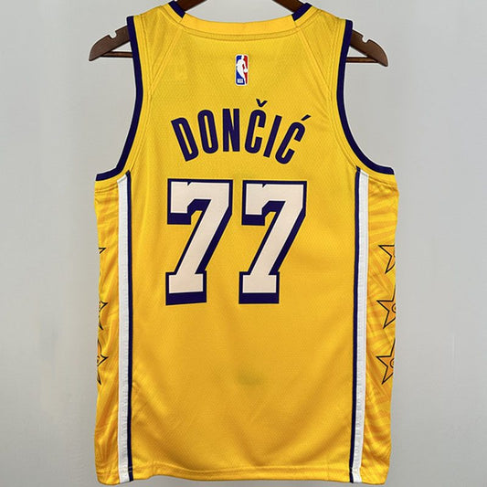 Camiseta NBA Los Angeles Lakers – DONCIC #77 – amarilla - vista 2