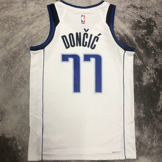 Camiseta NBA Dallas Mavericks – DONCIC #77 – blanca · 2023/24 - vista 2