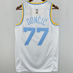 Camiseta NBA retro Los Angeles Lakers – DONCIC #77 – Retro · blanca - vista 2