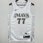 Camiseta NBA Dallas Mavericks – DONCIC #77 – blanca · 2025 - vista 1