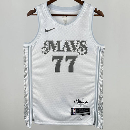 Camiseta NBA Dallas Mavericks – DONCIC #77 – blanca · 2025 - vista 1