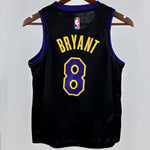Camiseta NBA Los Angeles Lakers – BRYANT #8 – City Edition · negra · 2024/25 - vista 2