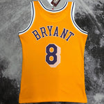 Camiseta NBA retro Los Angeles Lakers – BRYANT #8 – Retro · amarilla · 2023 - vista 2